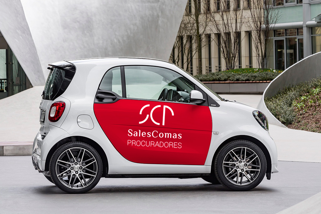 Diseño logotipo aplicado a coche empresa Sales Comas