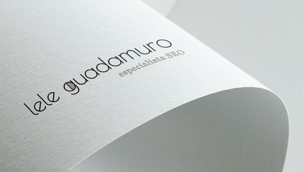 Imatge del logotip sobre paper de Lele Guadamuro