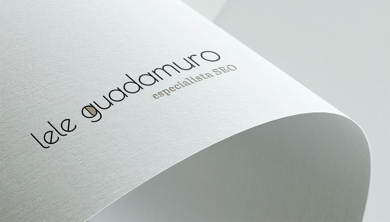 Imatge del logotip sobre paper de Lele Guadamuro