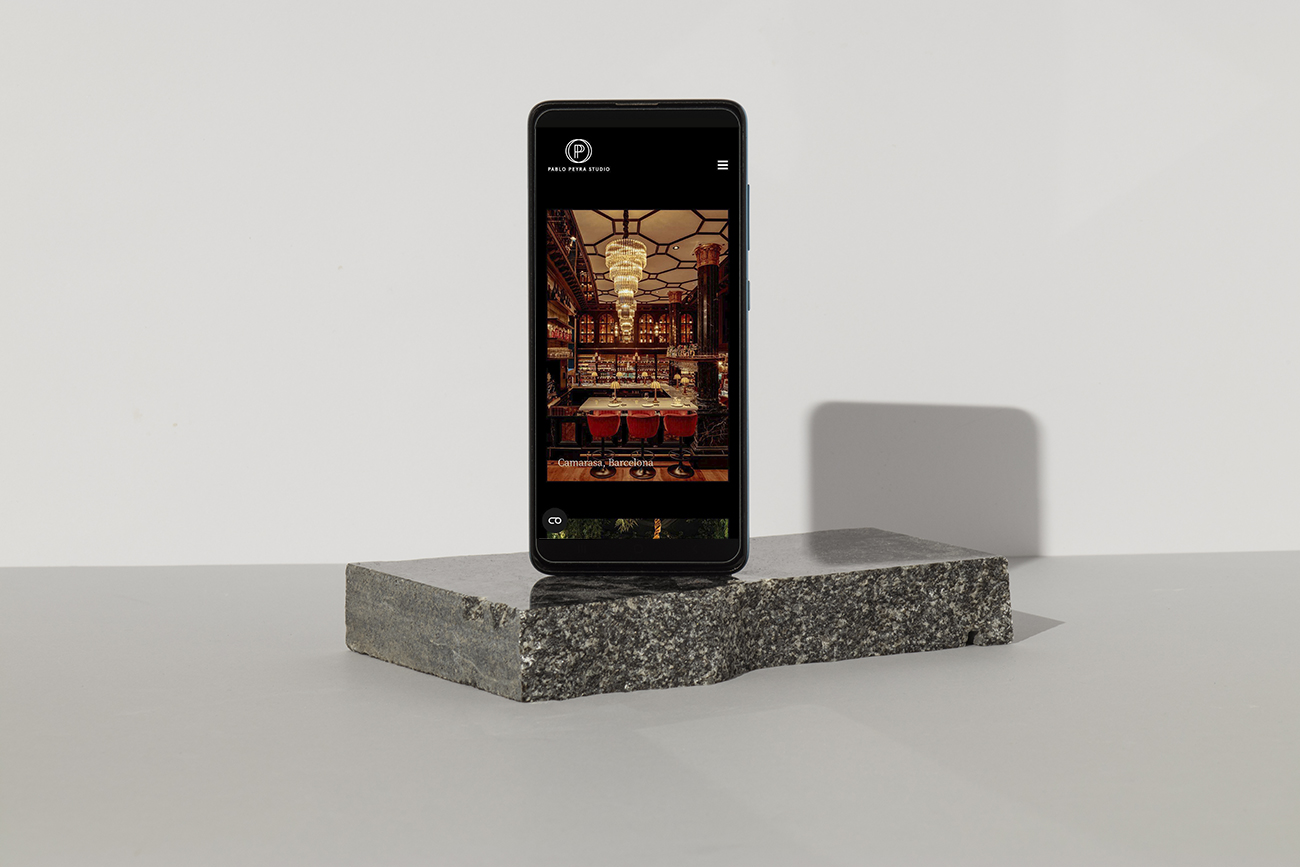 Image of the mobile version of Pablo Peyra's website